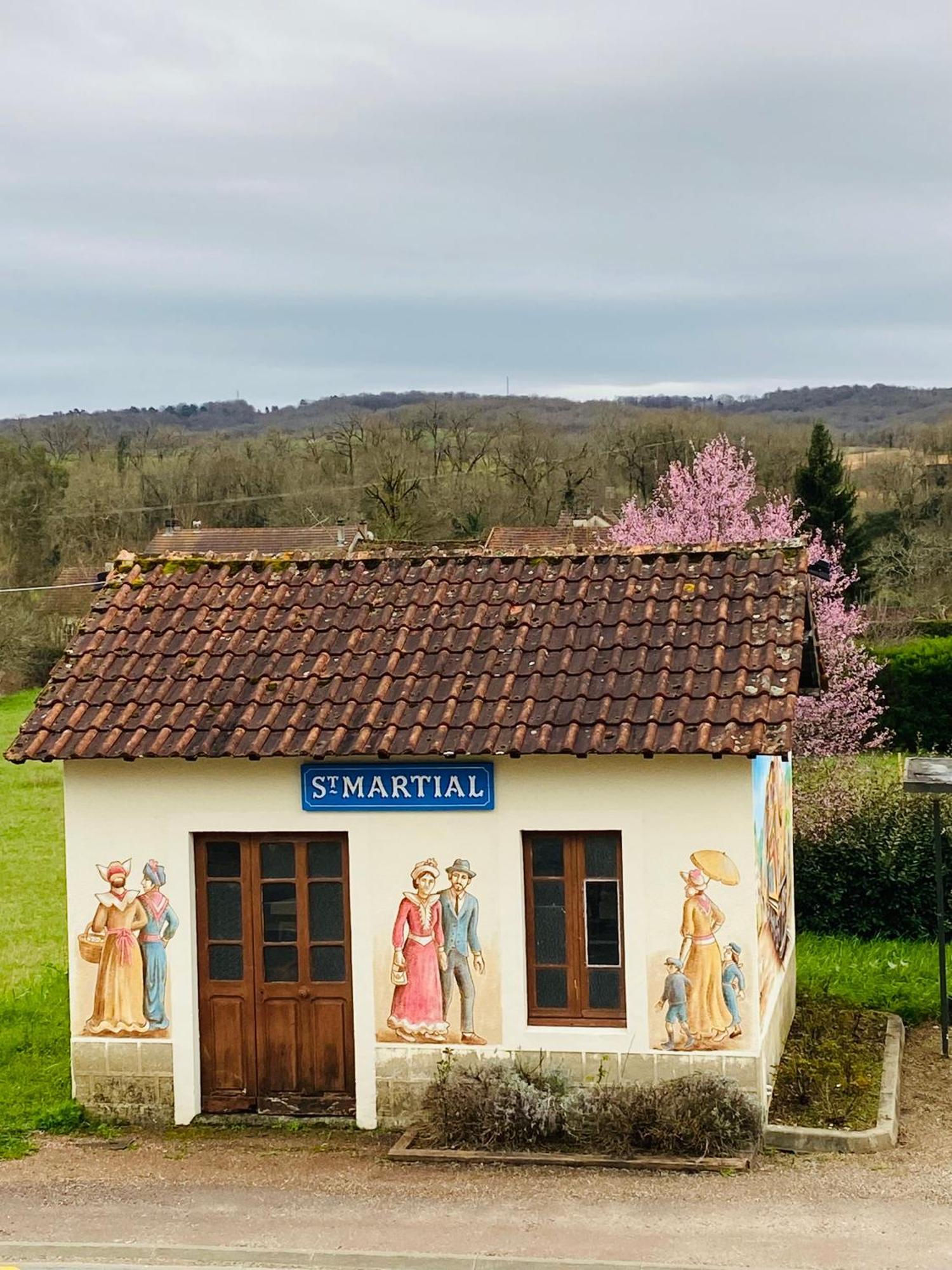 Bed and Breakfast Ancien Relais De Poste The Old Post Office Saint-Martial-d'Albarede Exterior foto